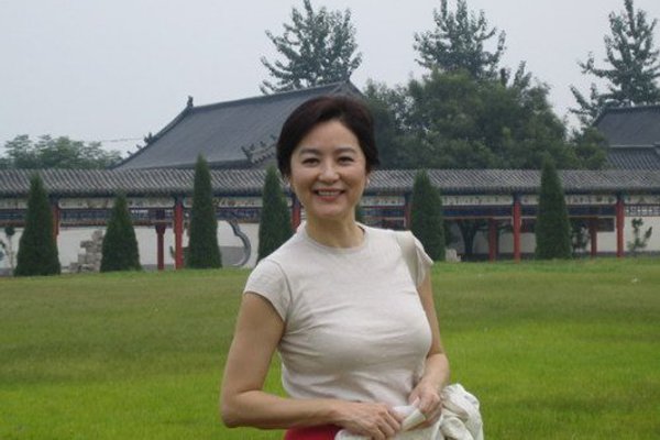 和秦汉纠缠20年的林青霞为何嫁给“离婚带娃”的邢李原?