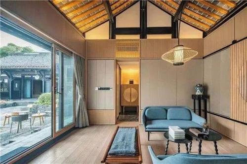 夫妻为捡垃圾卖掉唯一住房，对此你支持吗？
