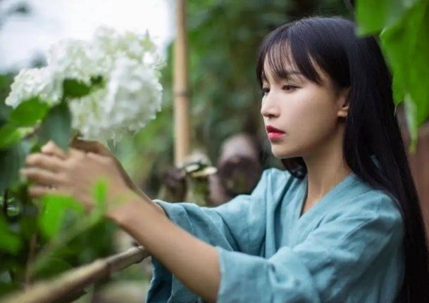 李子柒发布律师函,否认改名为李佳佳,这是怎么回事?