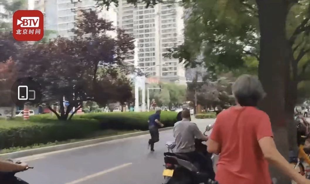 数百大妈为领免费米被挤倒后受伤值得吗?