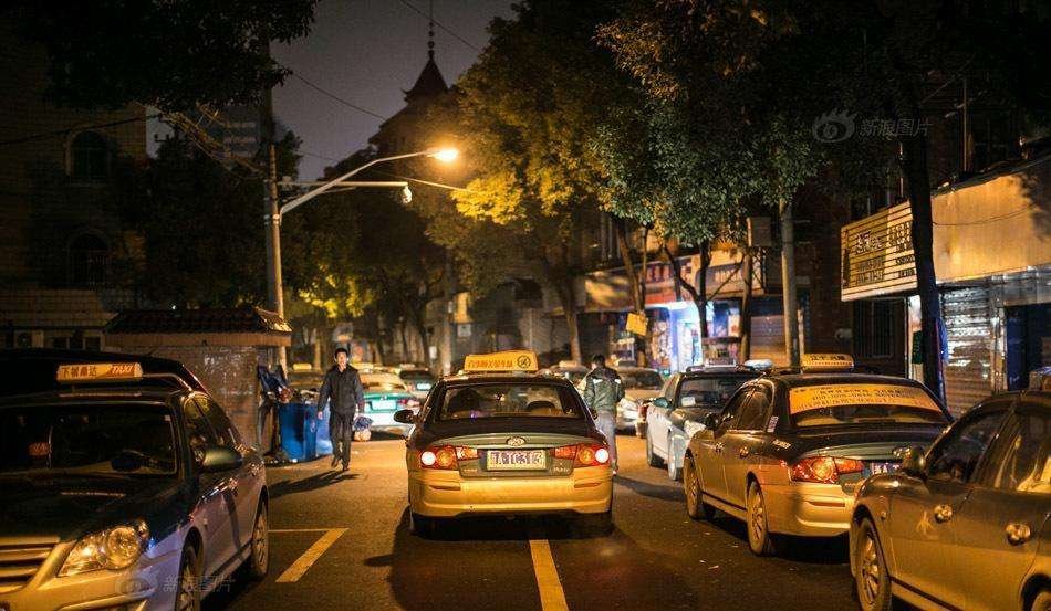 除夕夜还在外面工作的出租车司机都是什么心态？