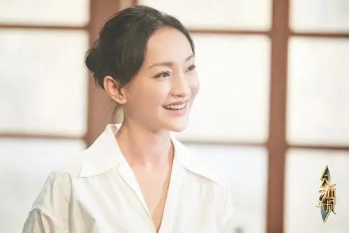 光明日报刊文批艺人浓妆艳抹引争议,畸形审美该如何整治?