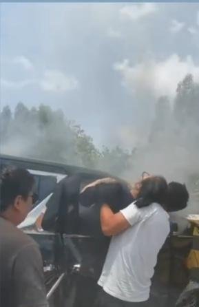事故!百万级豪车门自动锁死,救援人员遭网友吐槽 星晨妇儿提醒