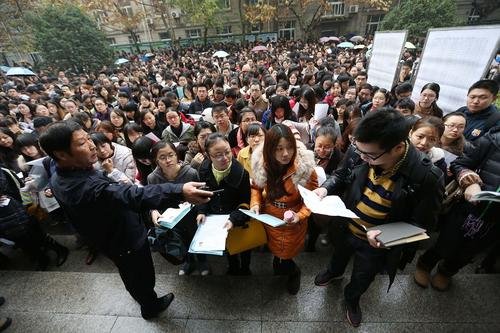今年国考约61人竞争1个岗位，这竞争激烈吗？