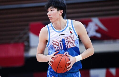 周琦CBA篮板数追平姚明,你觉得他和姚明之间谁更厉害一点?