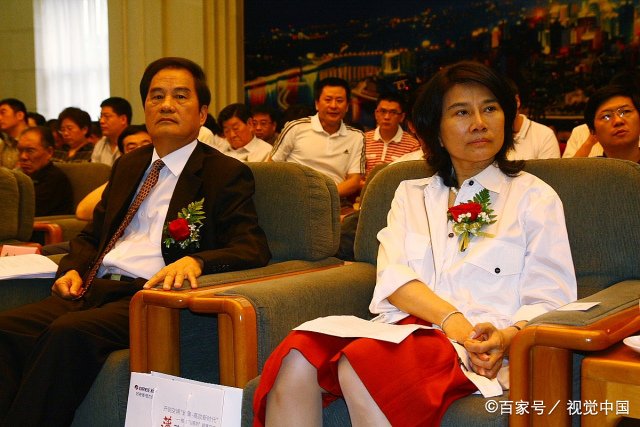 平平无奇董明珠?因为2个男人的出现,怎样成就了如今的铁娘子?