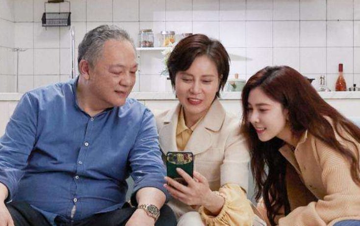 宋妍霏父母离婚了吗？