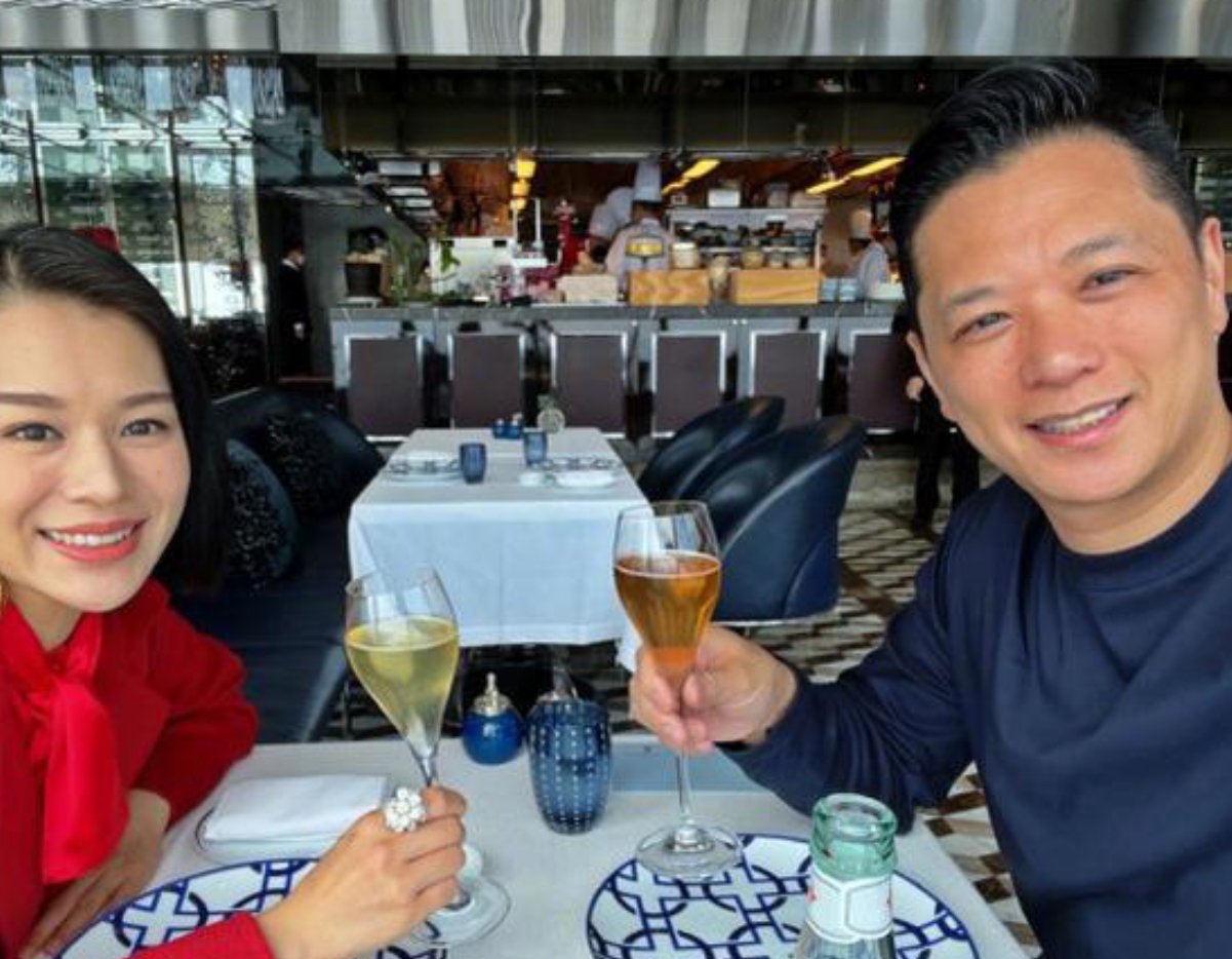 胡杏儿在情人节晒夫妻合照,他们夫妻间的感情有多好?