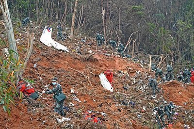 东航坠毁客机发动机齿轮箱和主起落架被发现,现场还发现了什么?
