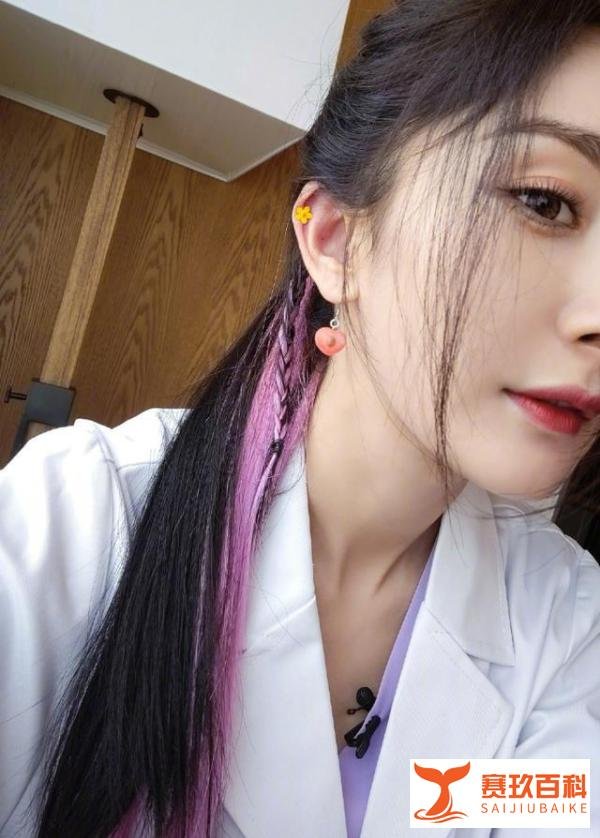 杨幂近照曝光，比90斤时候还瘦，减肥10斤，靠戒掉了2种食物