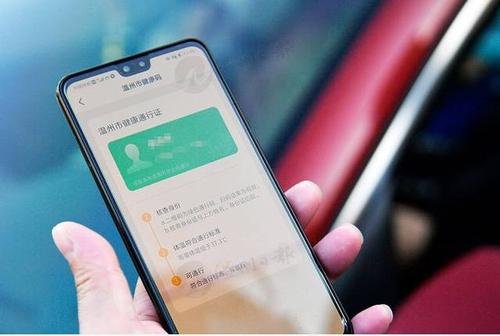 近日,楼道偶遇邻居亮绿码视频走火,为何网友表示暖心又温馨?