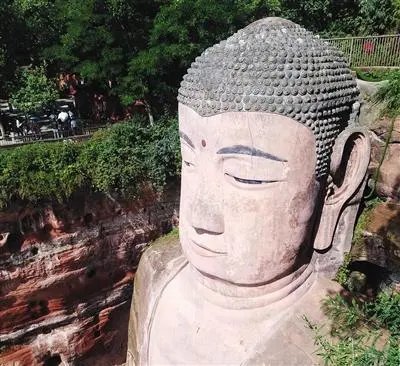 乐山大佛“真身”全部露出!三江汇流处水位极低,这对人民来说是好事吗?