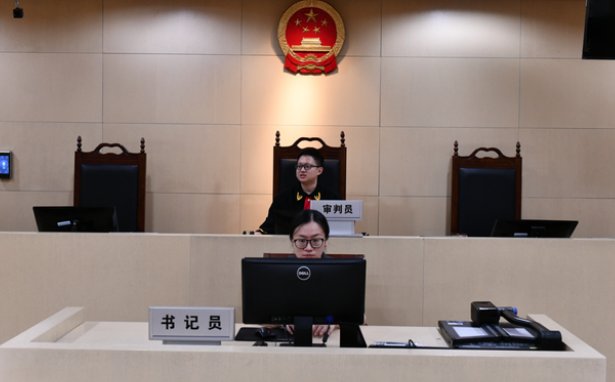 张家界一男童参加游泳培训班溺水进ICU,谁该为此事负责?
