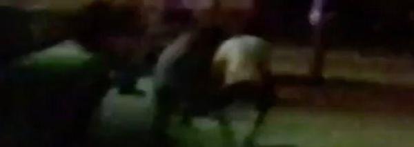 恐袭中的英雄:女警察以一敌五!射杀四名恐怖分子!