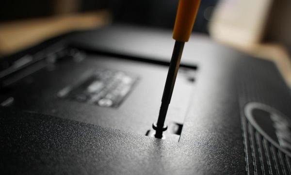 自己动手，修复戴尔U2312HM显示器通电不亮故障