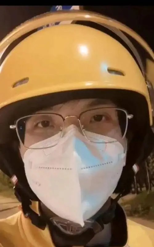 上海火灾救人外卖小哥曾是企业副总，他为何会去当外卖小哥了？