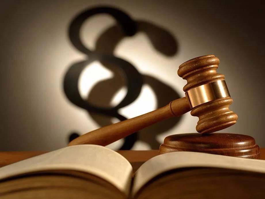 辽宁一大妈顺走外卖，被失主次日偶遇认出，该行为该如何定性？
