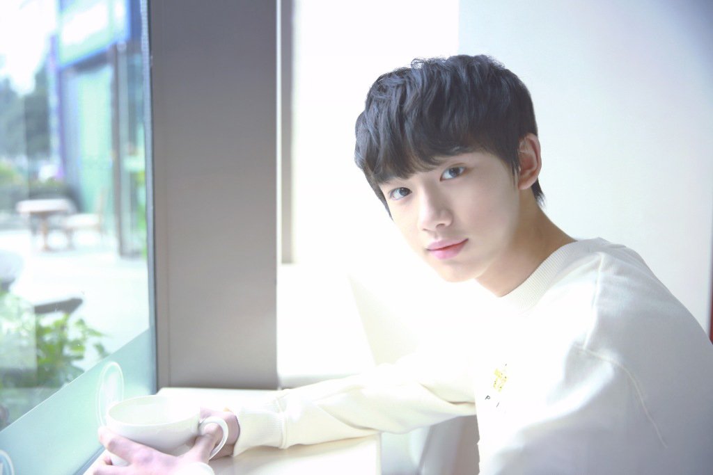 丁程鑫方否认定妆《天官赐福》,为何书粉疯狂骂他?