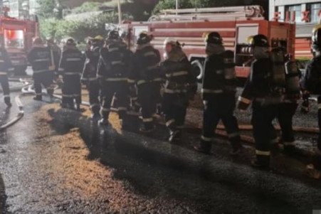 大连地标失火留黑色伤疤，里面的住户怎么办？究竟该找谁赔？