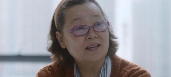 问心：存款90万，眼镜缺条腿？杨贵兰的俭朴，才是最大泪点