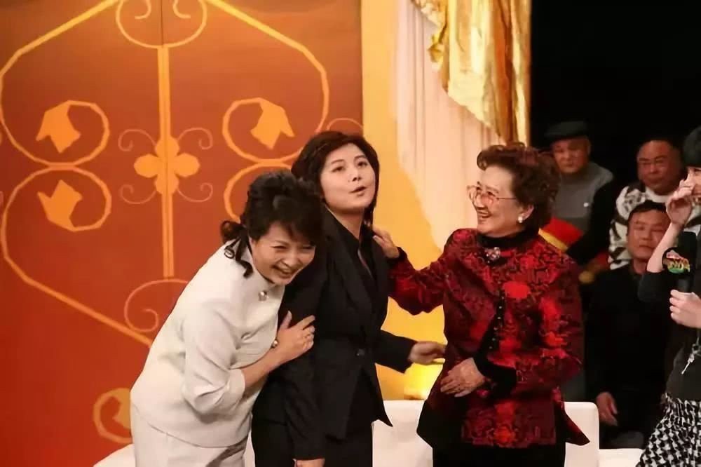 电视剧上海一家人中扮演若男小时候的那个小女孩是谁？