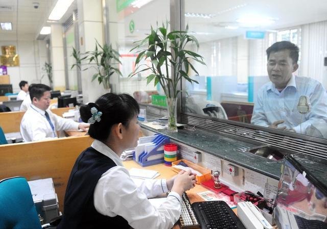 西安一银行经理骂客户,对话截图被摆大厅,事件的具体情况是怎样的