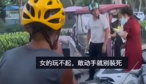 男子街头被女子扇耳光后没有选择慎战 反击暴揍模式惊呆路人！