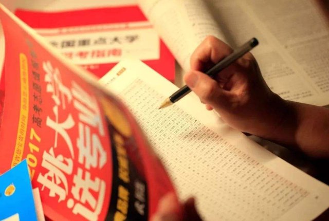 武汉大学和南京大学谁更强？什么样的学生适合报考？