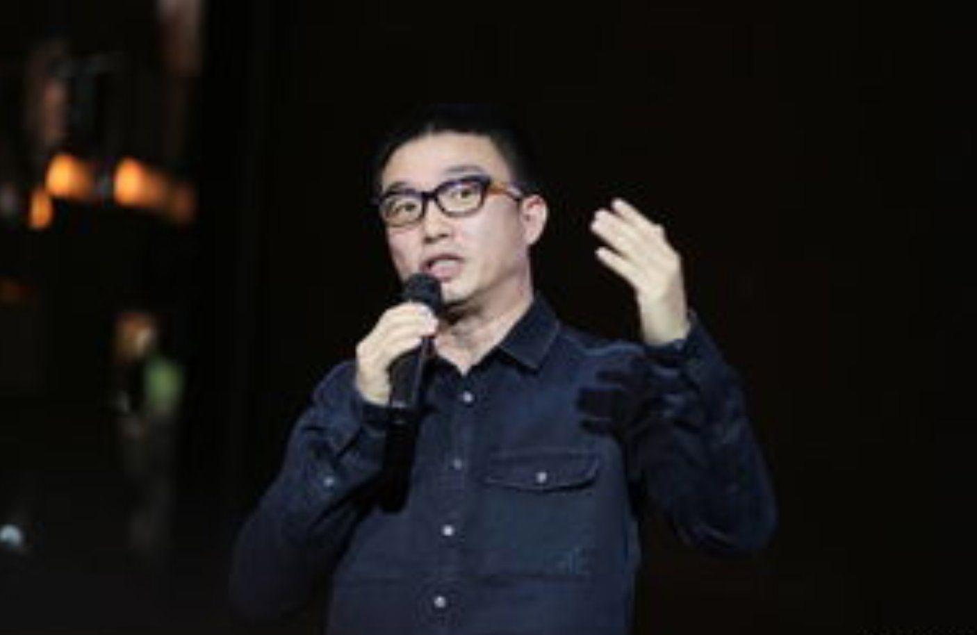 把张靓颖当“人肉提款机”被“逼婚”,情断两年后,冯轲现状怎样?