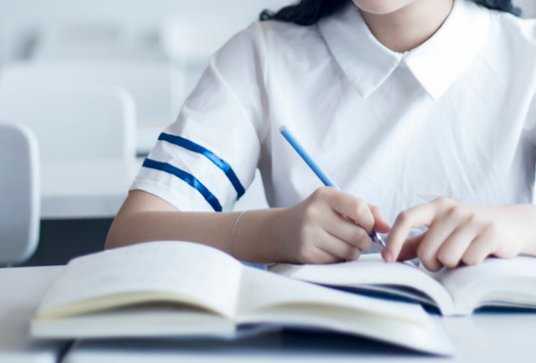 严肃文学和通俗文学的区别是什么？