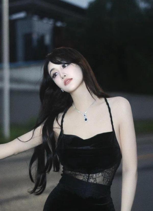 女星辛雨锡发长文嗮聊天记录,曝秦霄贤在与她恋爱期间出轨