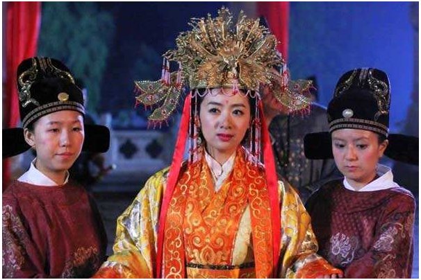 《红楼梦》里的丫鬟司棋，她为什么敢偷吃禁果呢？
