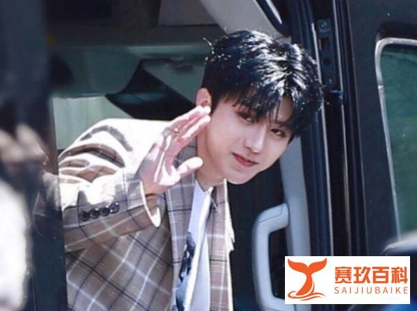 蔡明无缘春晚,潘长江无缘春晚,不过“白云大妈”将回归春晚