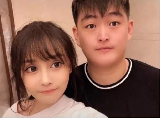 关于赵本山儿子吃盒饭抽10元烟这件事,你有何看法?
