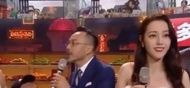 男粉丝求婚迪丽热巴,疑似骚扰被送警察局 网友:求婚也犯法?