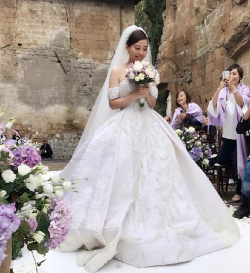 把张靓颖当“人肉提款机”被“逼婚”,情断两年后,冯轲现状怎样?