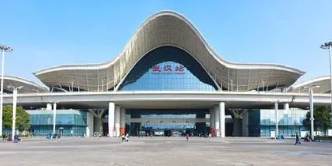 武汉高铁站在哪里？