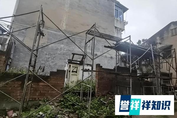 奇葩学区房火了！只有几个铁架子竟卖270万！网友却道：捡漏了