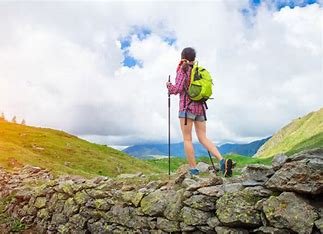 爬山爬一半发现景点在对面山，当事人是什么感受呢？如果是你会怎么办？