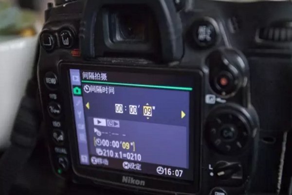 尼康d7000怎么样设置相机做延时拍摄?