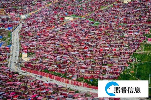 色达的红房子什么被隔离成了很多区域？