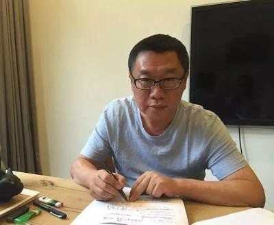 西安一银行经理骂客户，对话截图被摆大厅，事件的具体情况是怎样的