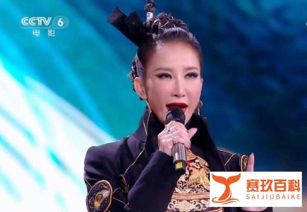 歌后李玟临老翻车?百花奖演唱《刀马旦》全程跑调,本尊发声道歉:耳返出了问题