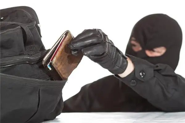 咸宁一小偷得知失主是癌症患者改口认罪，会因此减轻对他的处罚吗？