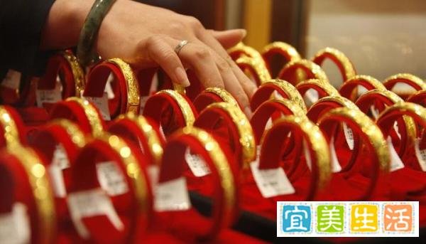 金价涨到700后不敢买也不敢卖,网友神吐槽