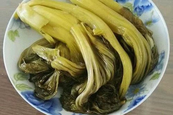 东北大娘雇车囤300斤白菜,囤这么多白菜怎么吃?