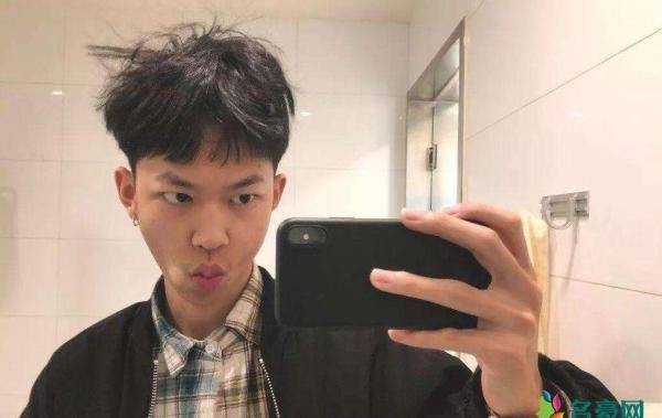抖音斯外戈怎么火起来的 网传他家很穷是真的吗