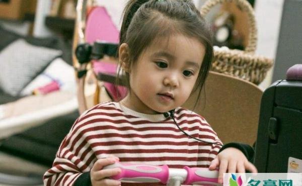 林心如女儿叫什么名字 林心如霍健华女儿资料照片曝光
