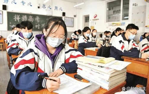 “考王”梁实称数学考题太难,你是如何评价今年数学题难度的?