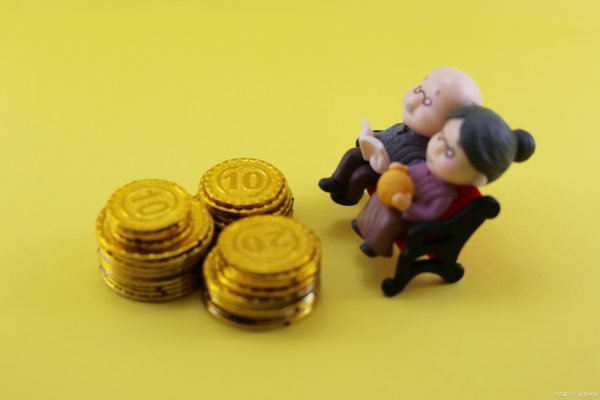 为什么早退休比晚退休工资高